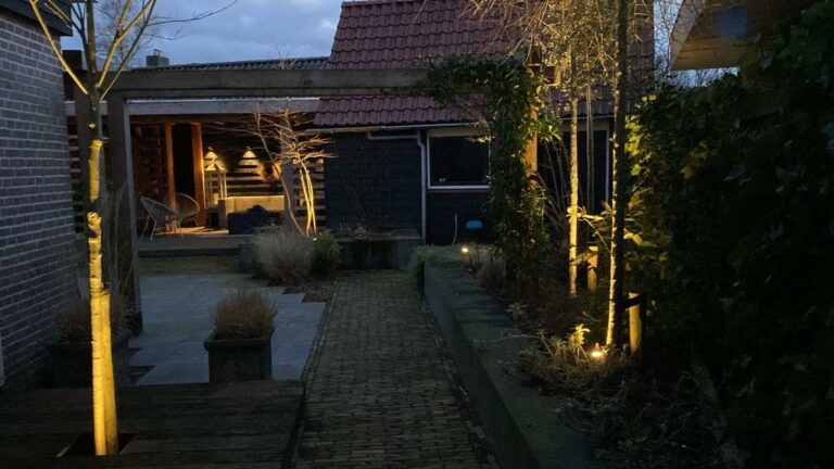 tuinverlichting kleine moderne tuin