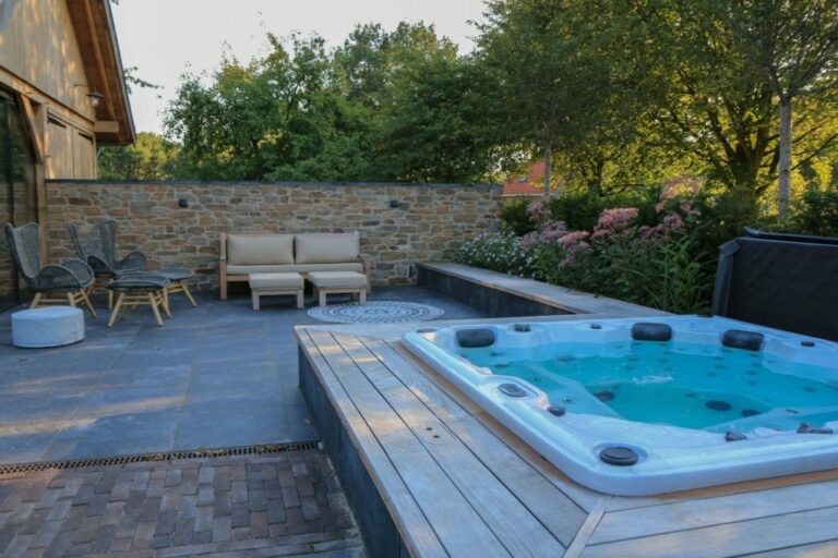 landelijke tuin jacuzzi