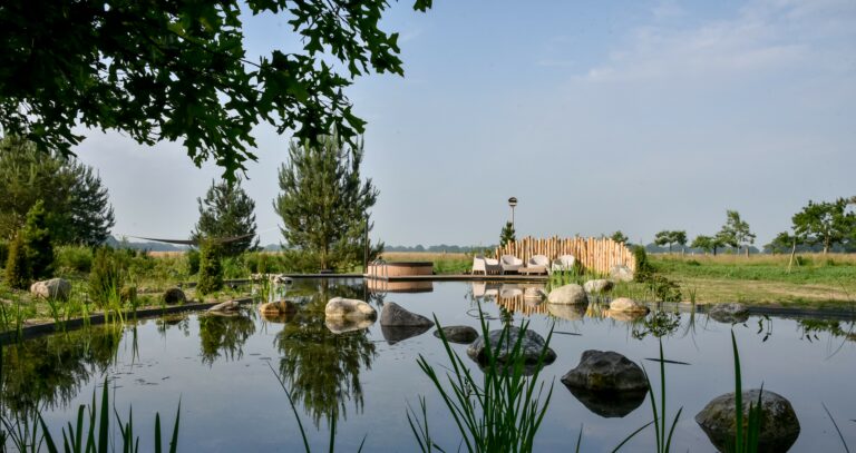 Natuurlijke zwemvijver professioneel laten aanleggen.